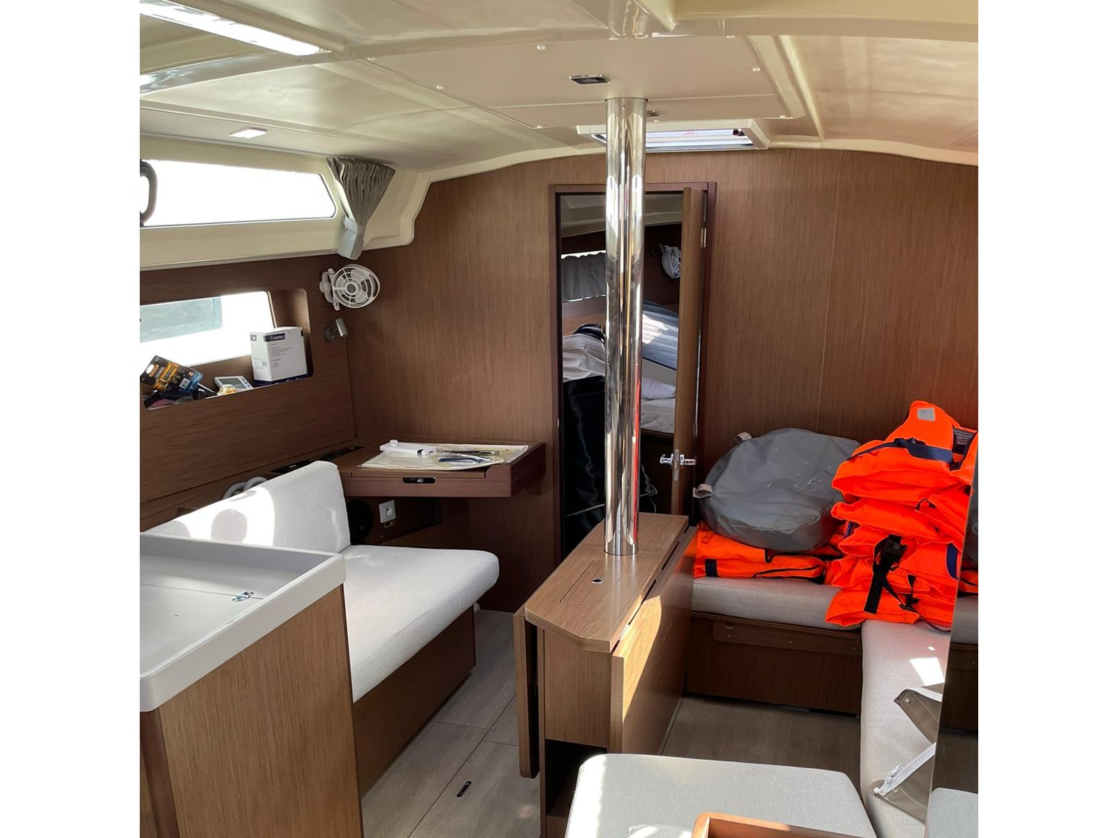 Oceanis 41.1 — photo 10