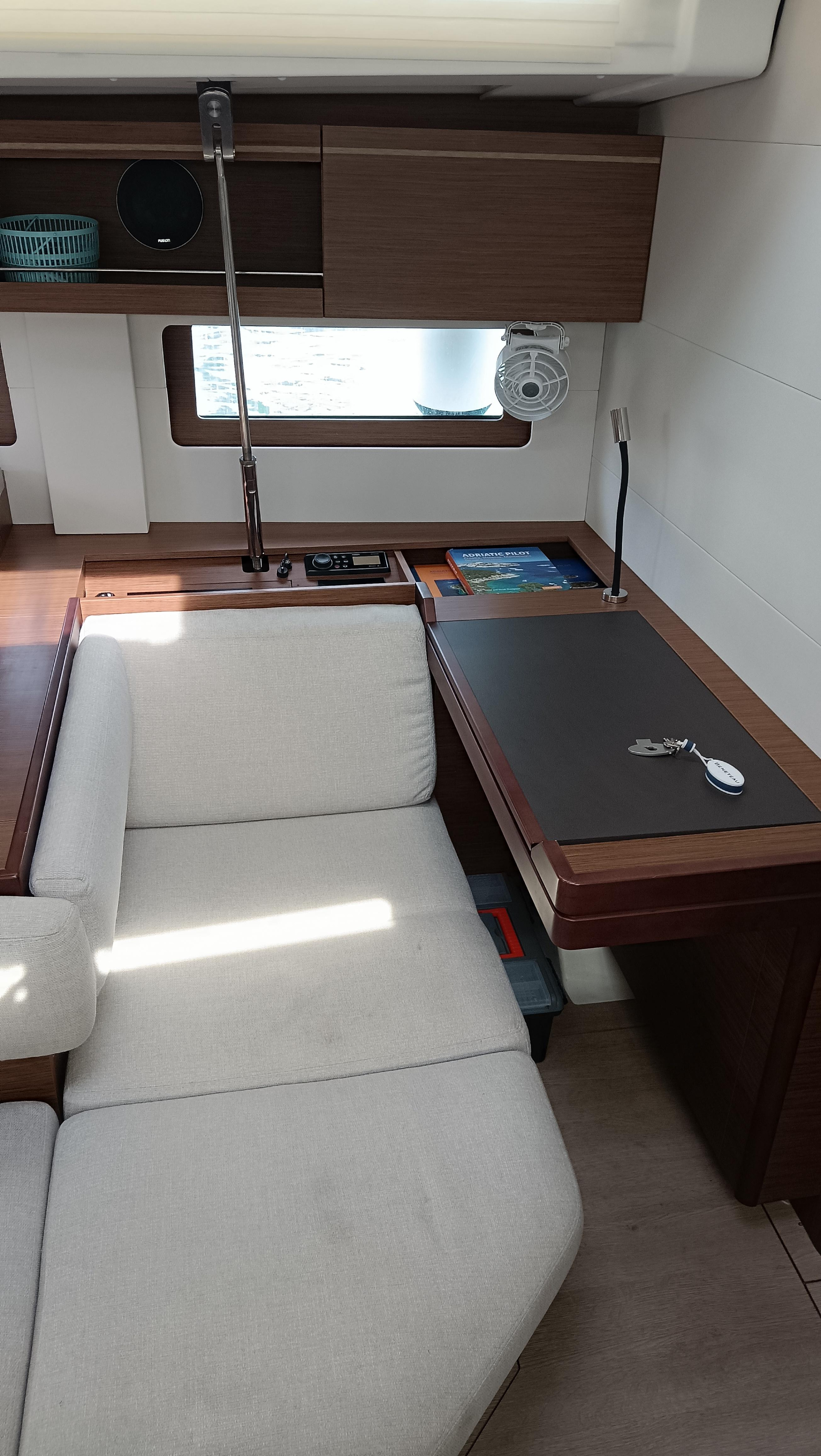 Oceanis 51.1 — photo 12