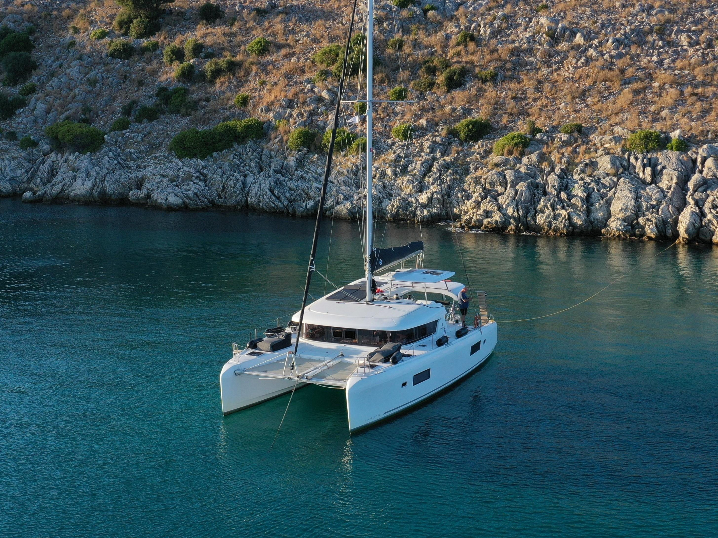 Lagoon 42 — photo 1
