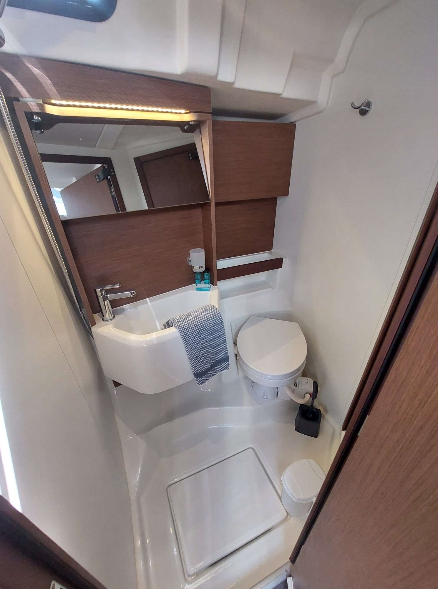 Oceanis 51.1/ 3 cabins - owner's version — photo 6