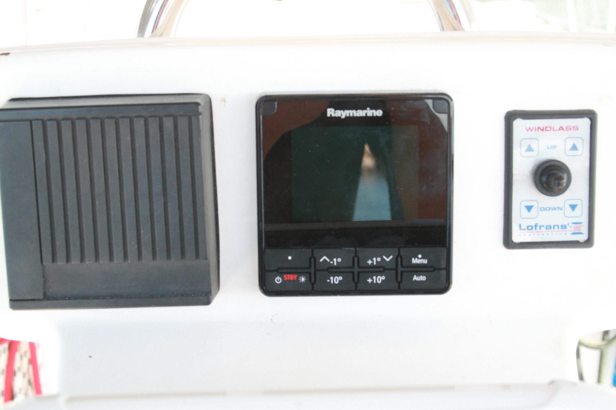 Oceanis 331 — photo 2