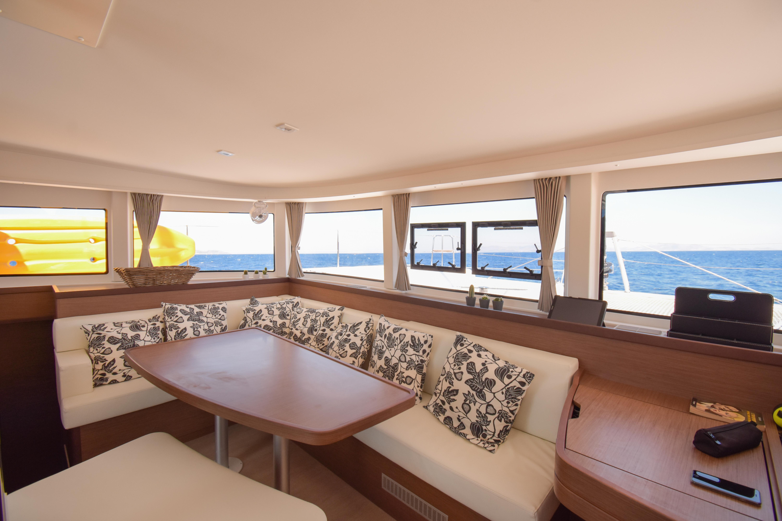 Lagoon 42 — photo 16