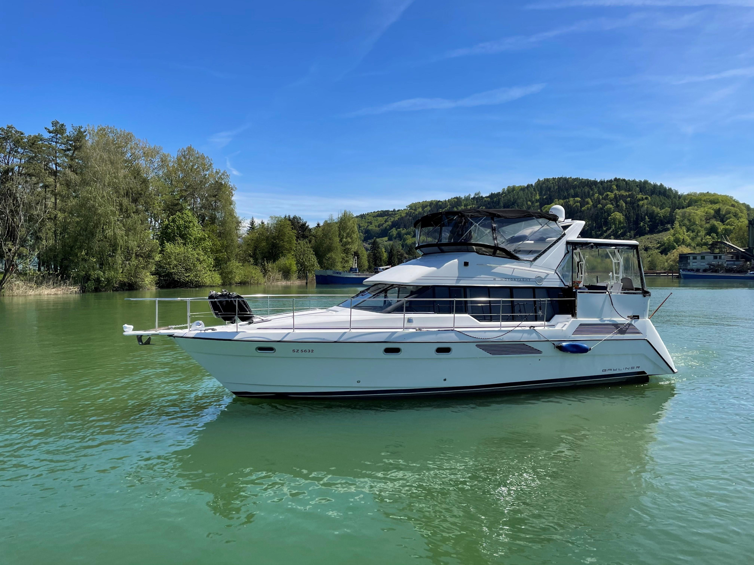 Bayliner 45 — photo 1