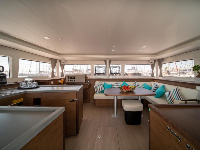 Lagoon 450 Flybridge — photo 11