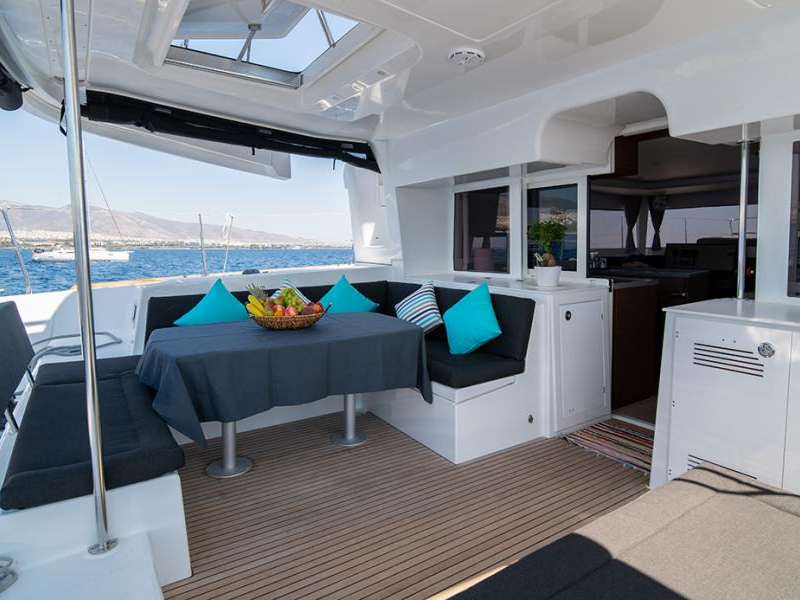 Lagoon 450 Flybridge — photo 7