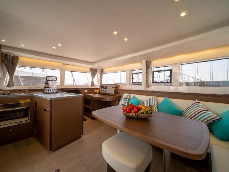 Lagoon 450 Flybridge — photo 3