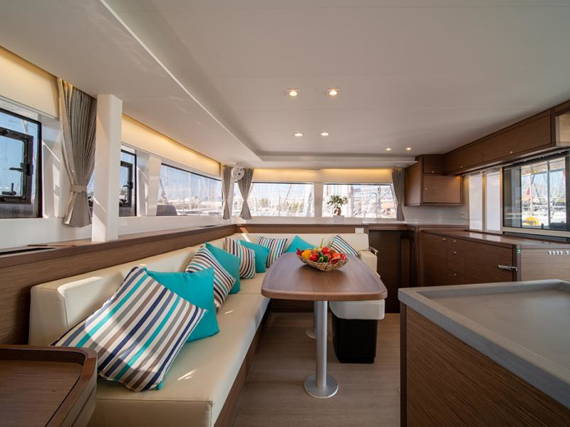 Lagoon 450 Flybridge — photo 8