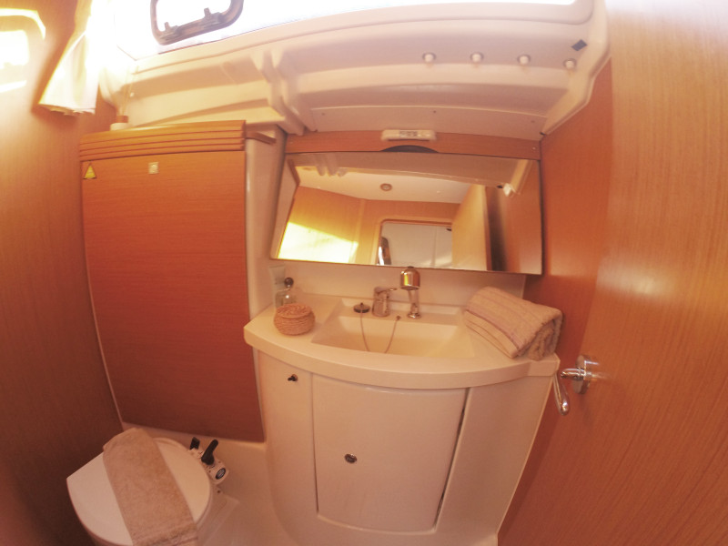 Sun Odyssey 42DS — photo 13