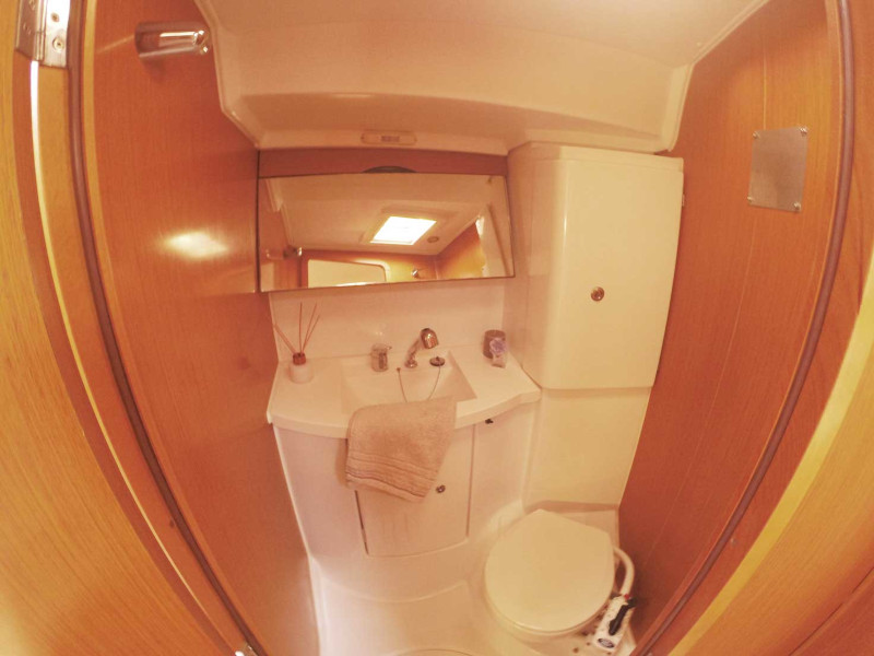 Sun Odyssey 42DS — photo 8