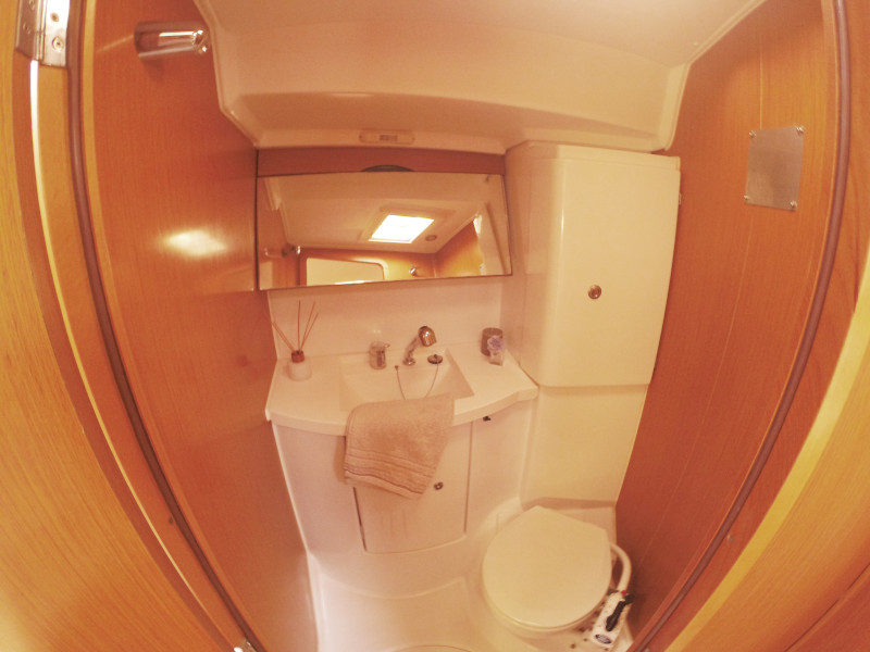 Sun Odyssey 42DS — photo 16