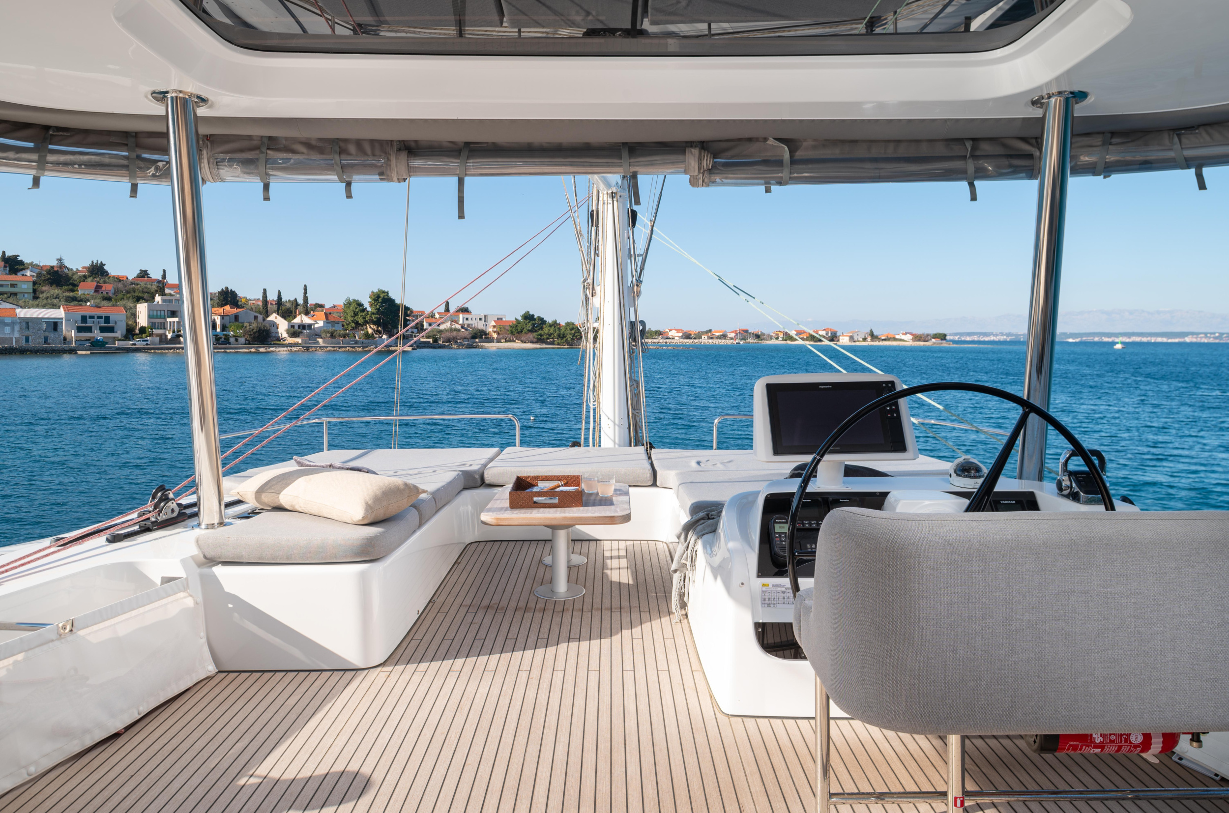 Lagoon 60 — photo 10