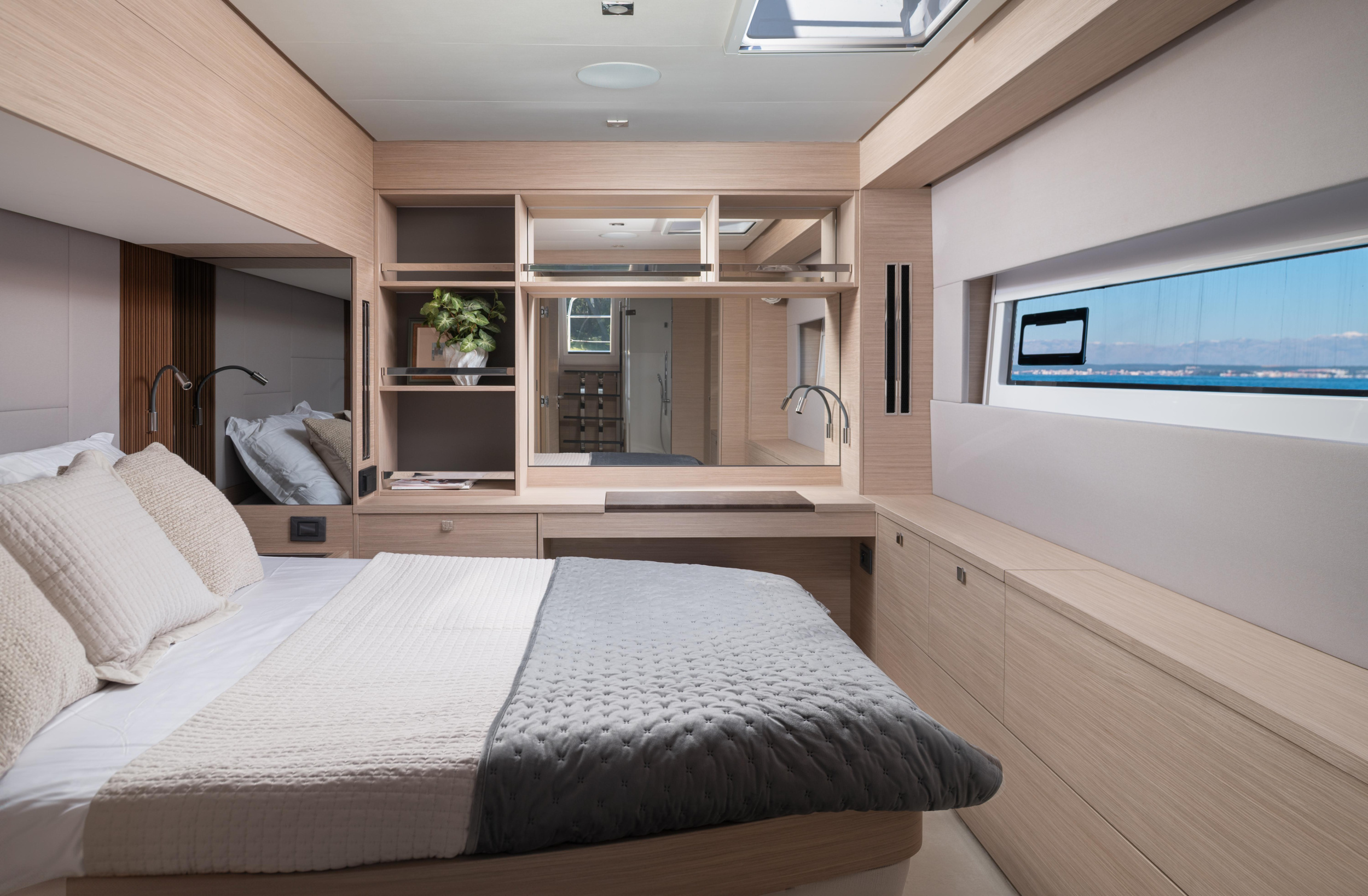 Lagoon 60 — photo 16