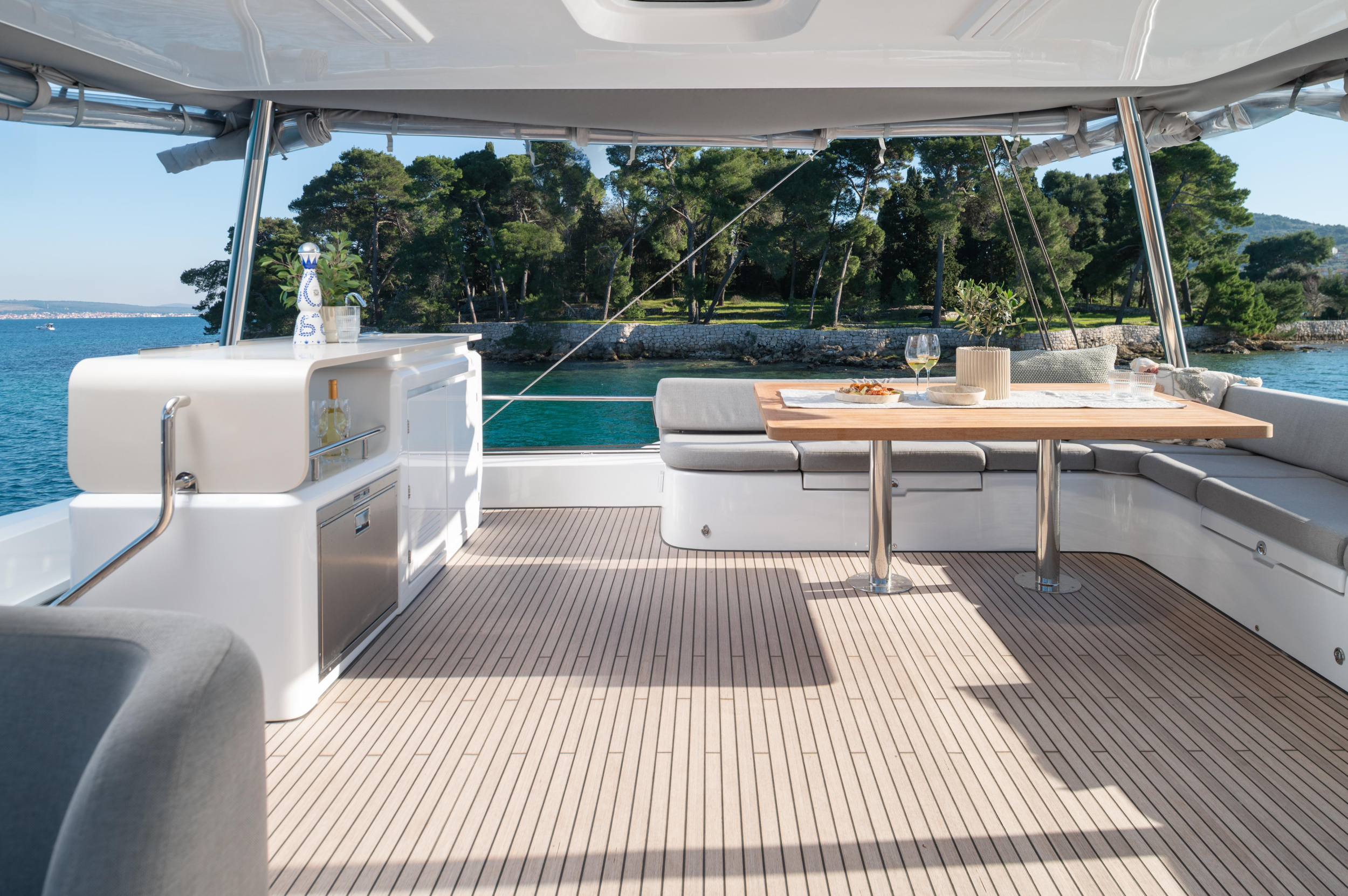 Lagoon 60 — photo 11