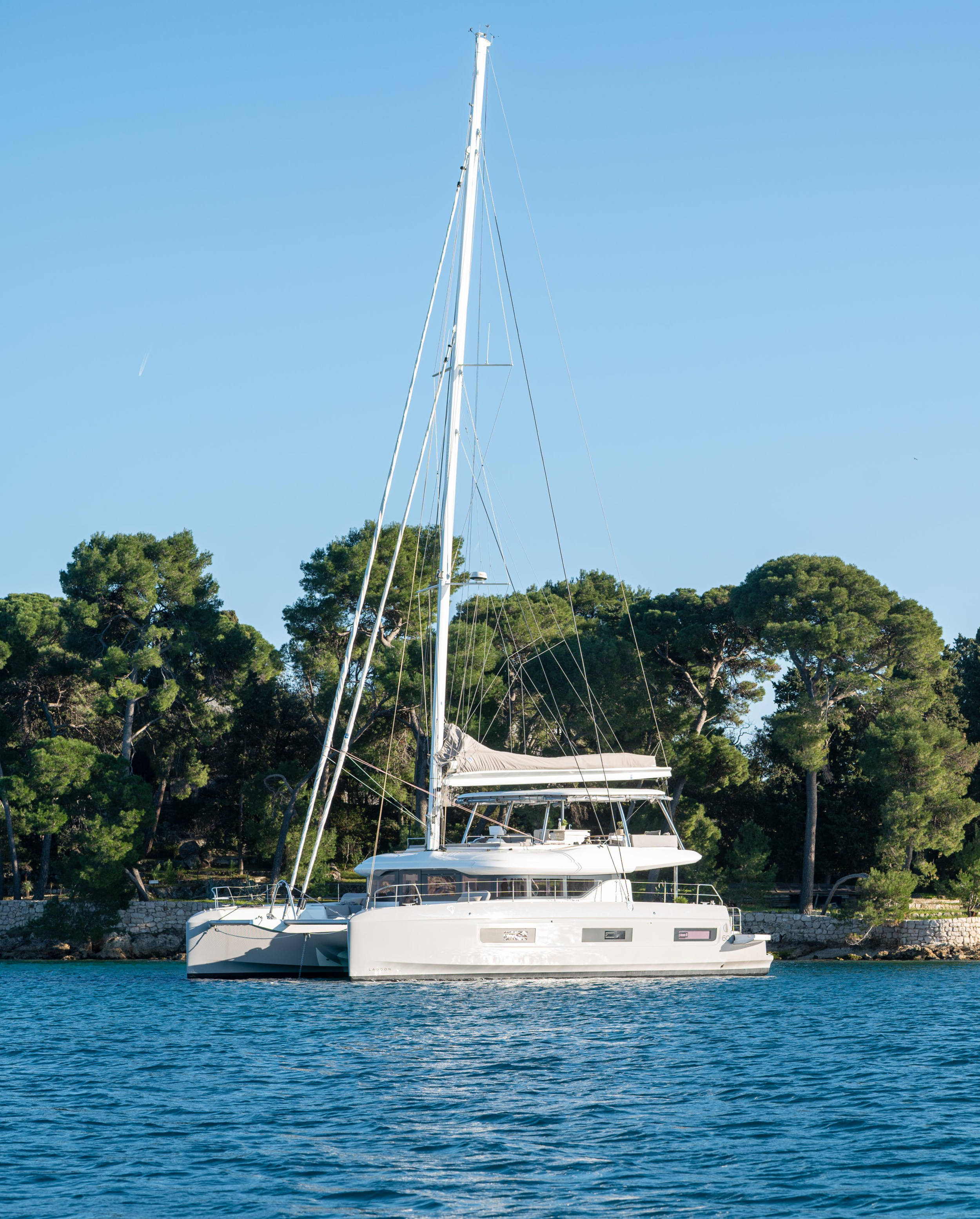Lagoon 60 — photo 14