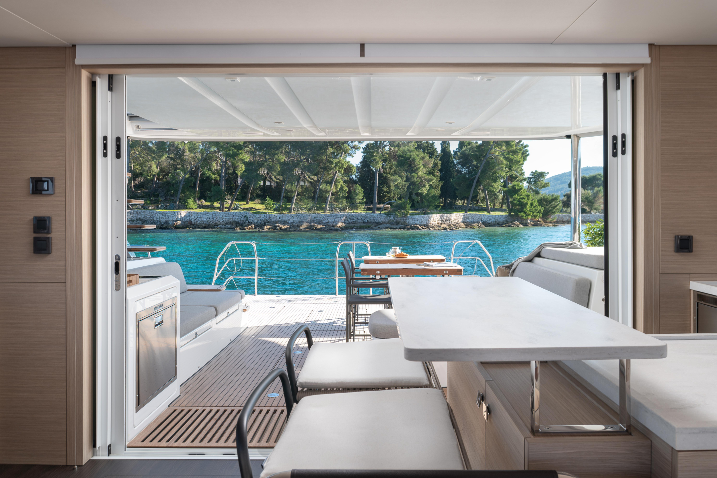 Lagoon 60 — photo 8