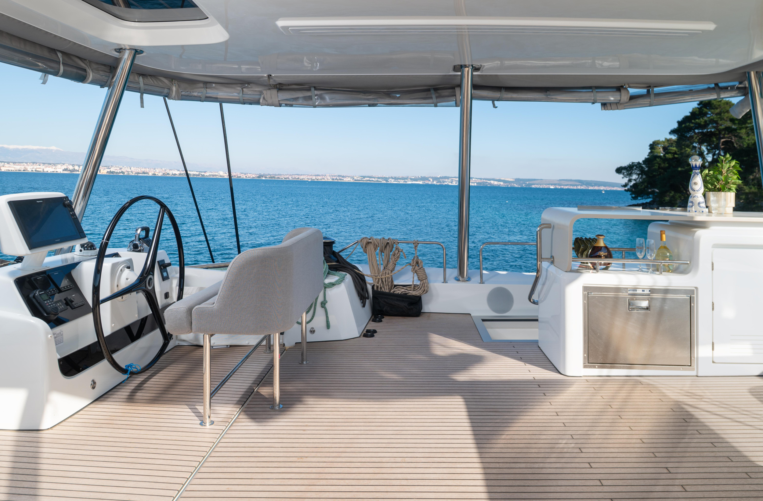 Lagoon 60 — photo 35