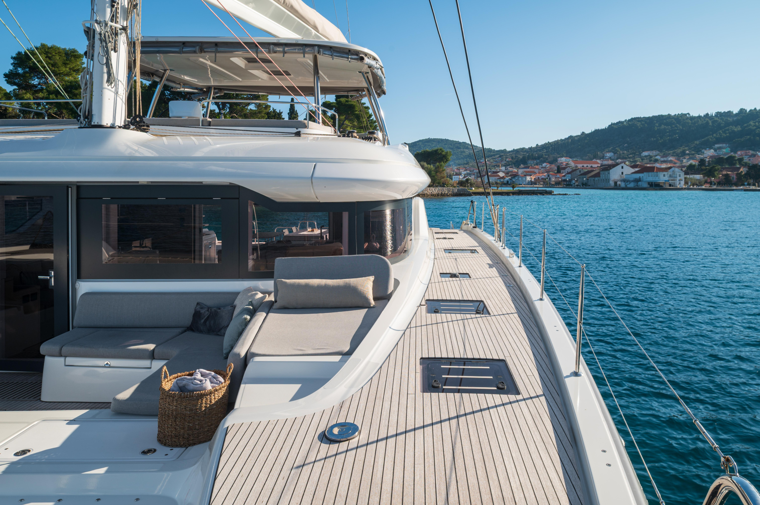 Lagoon 60 — photo 29