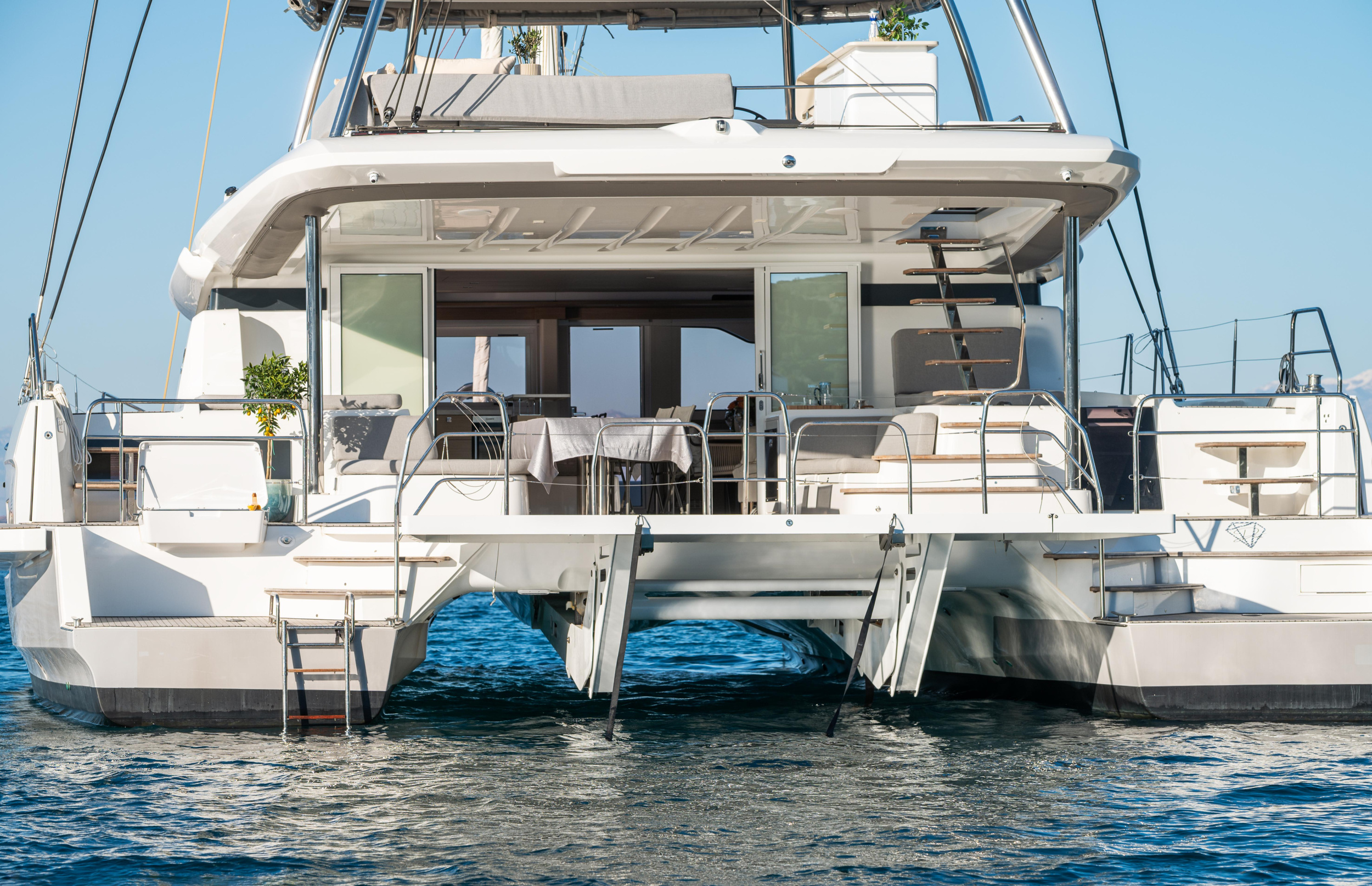 Lagoon 60 — photo 13