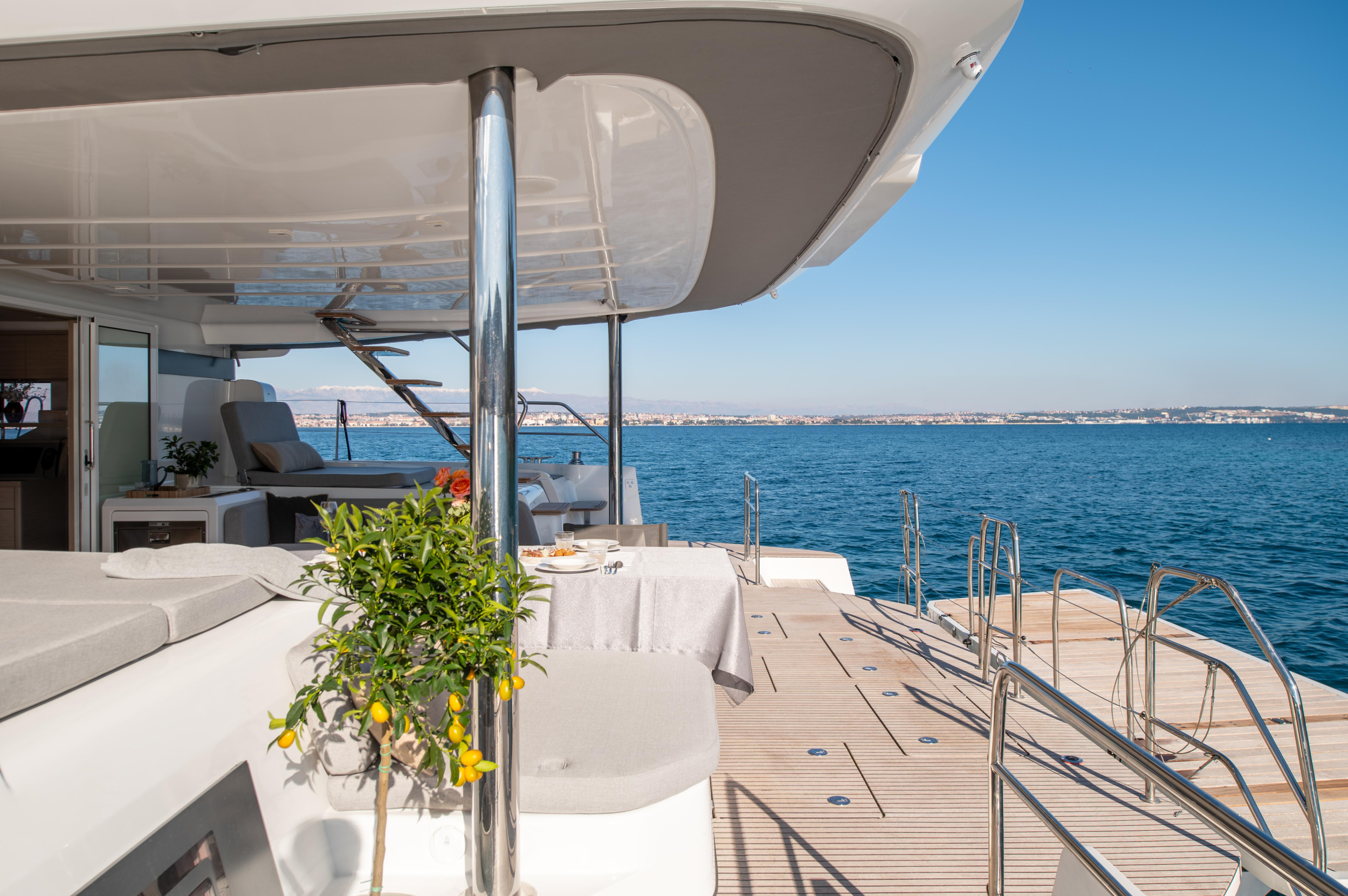 Lagoon 60 — photo 36
