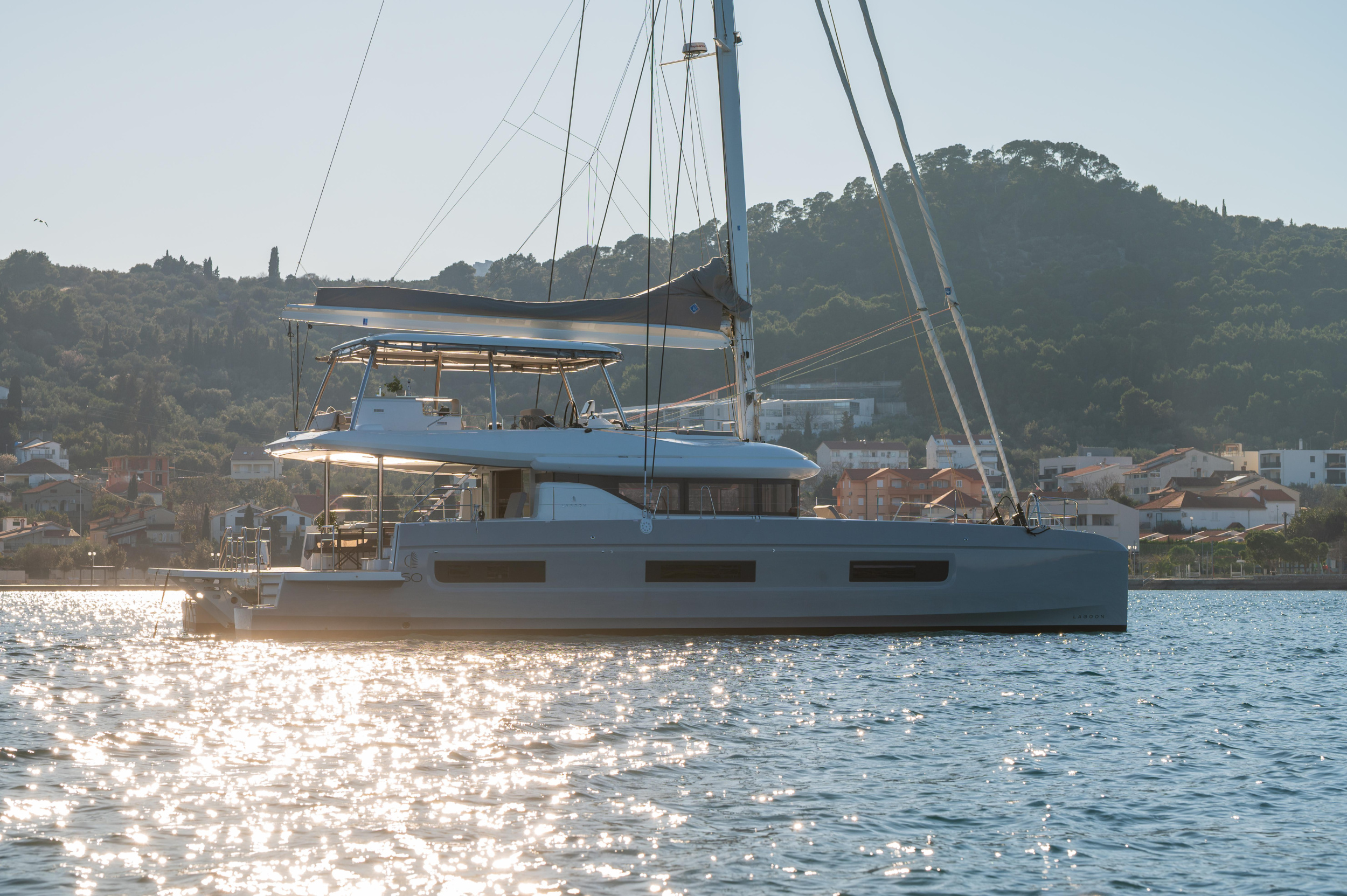 Lagoon 60 — photo 2