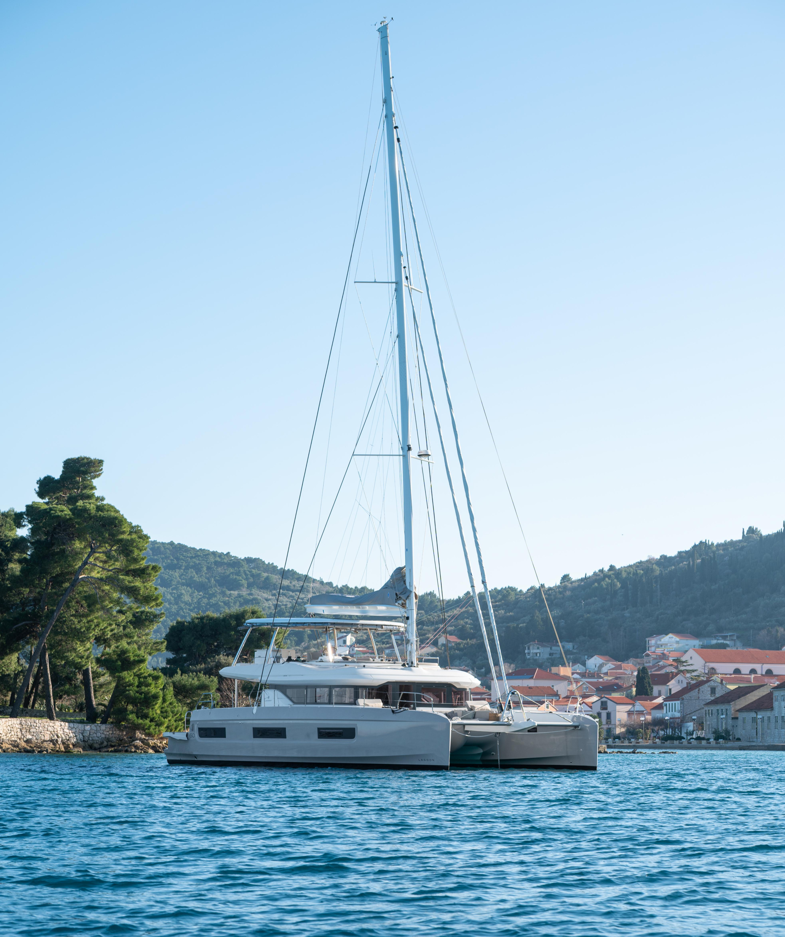 Lagoon 60 — photo 25