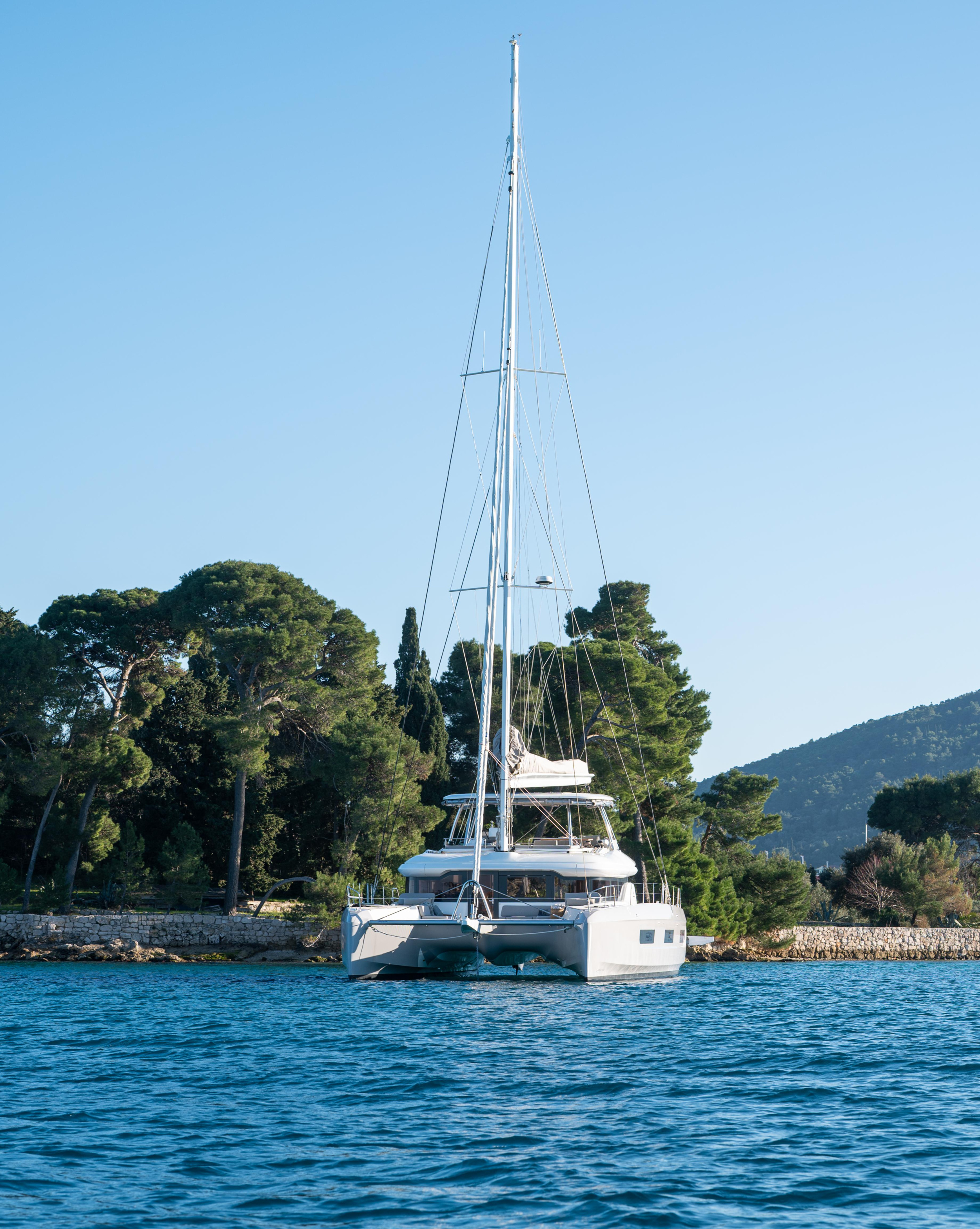 Lagoon 60 — photo 24