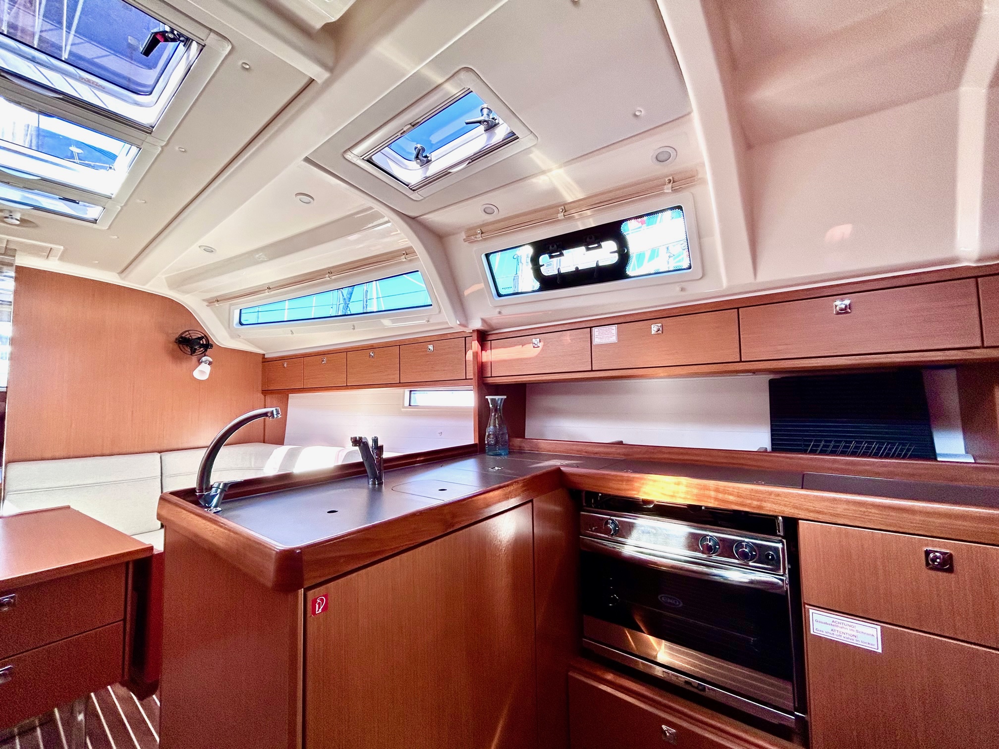 Bavaria Cruiser 37 — photo 9
