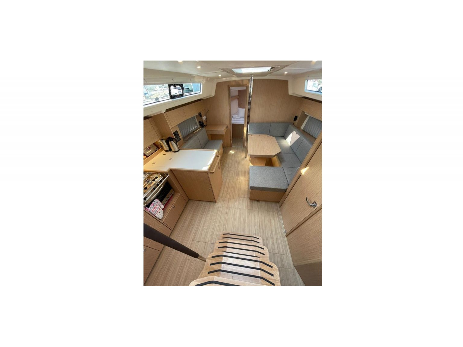 Bavaria C42 — photo 4