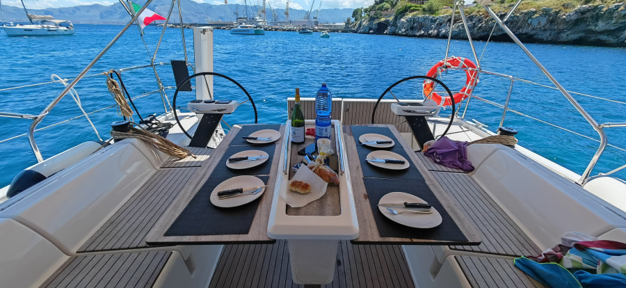 Dufour 430 Grand Large — photo 11