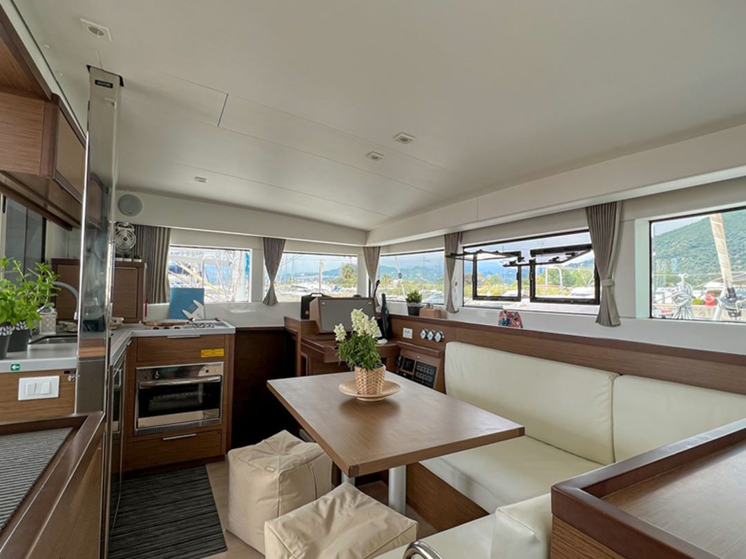 Lagoon 40 — photo 11