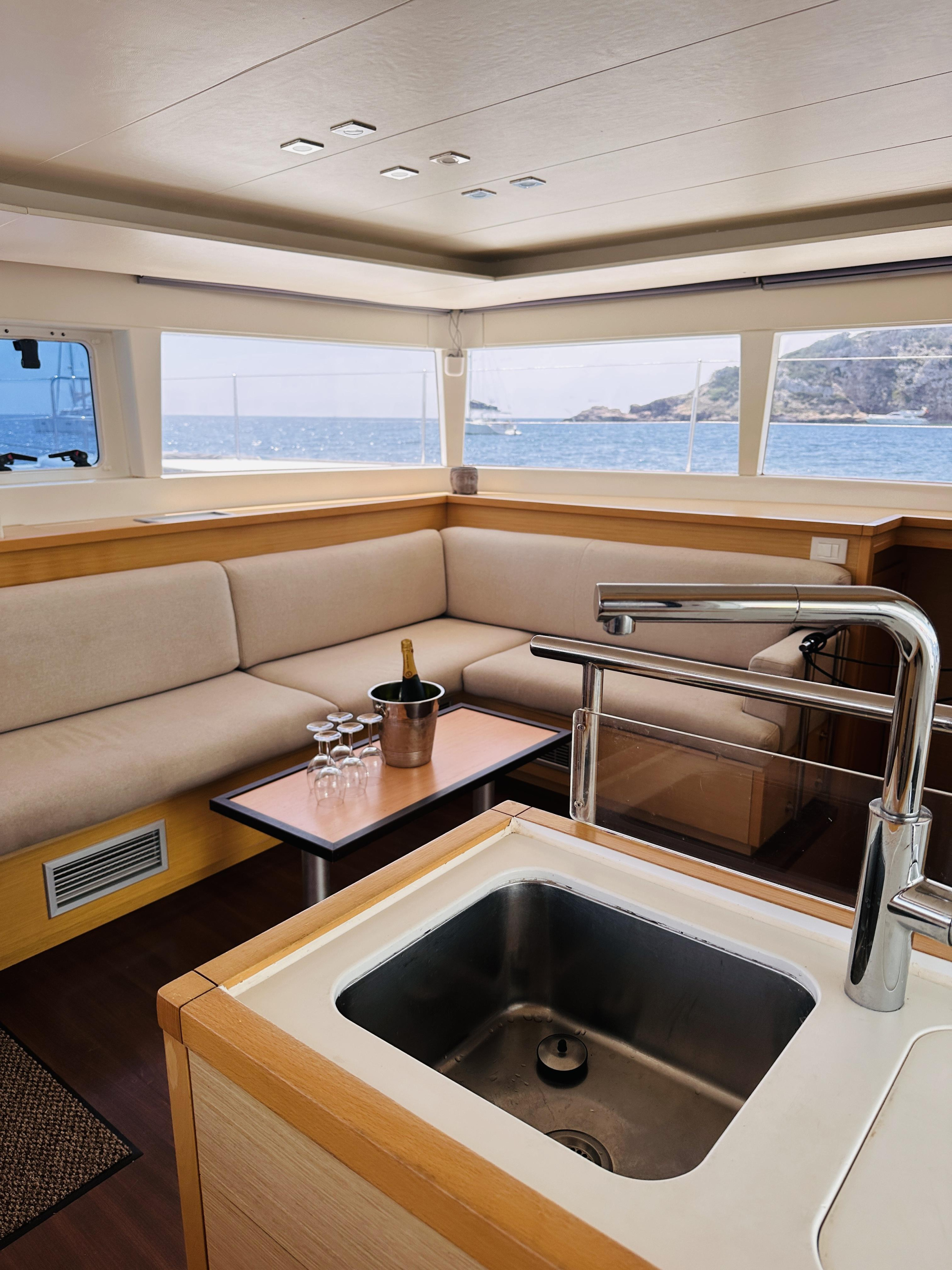 Lagoon 450 Flybridge — photo 5