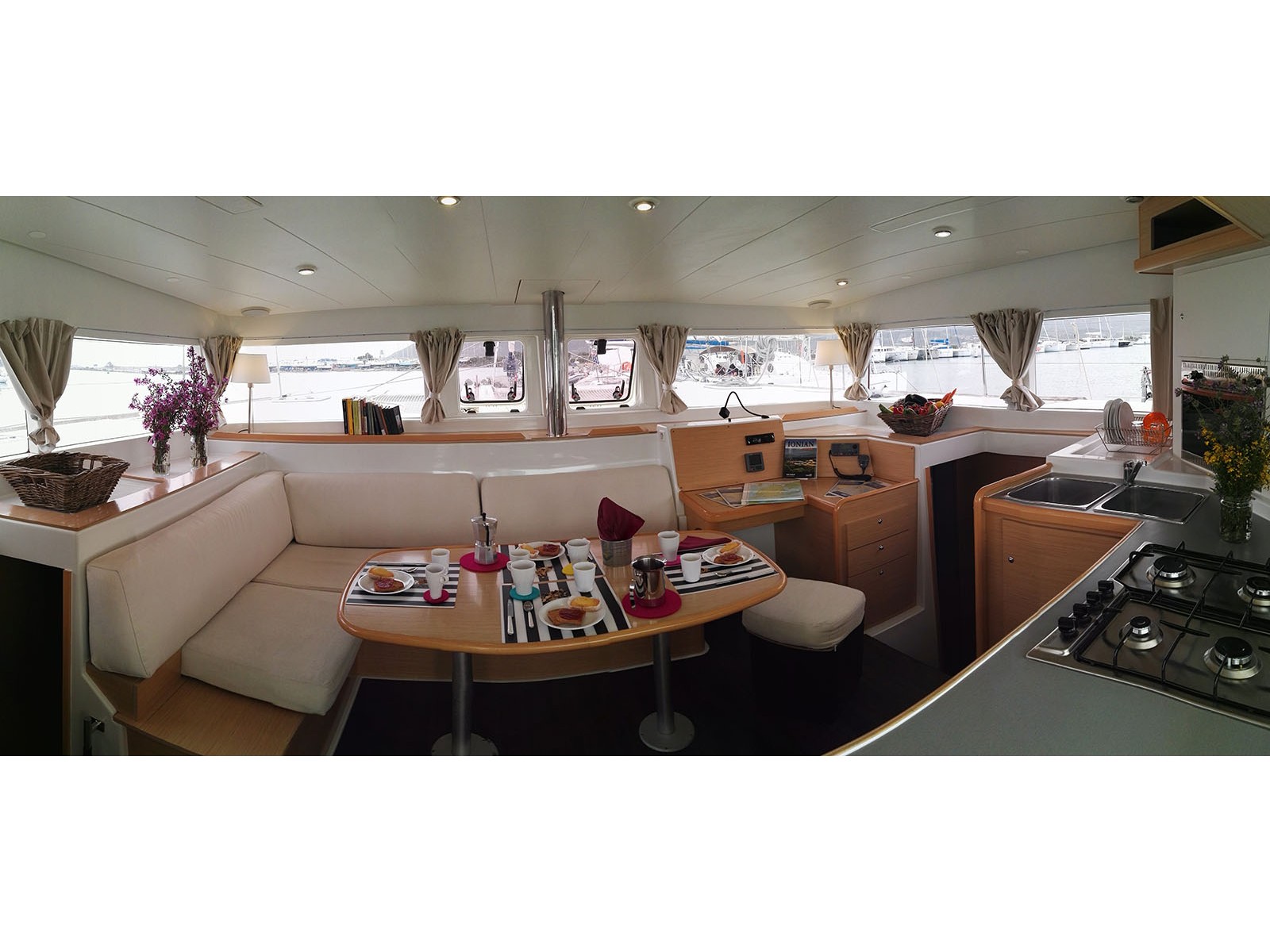 Lagoon 400 — photo 4