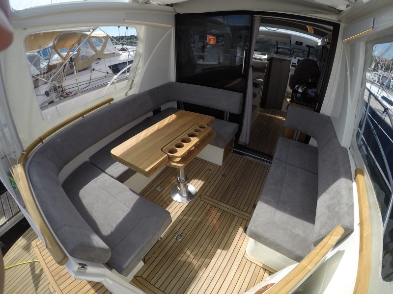 Marex 330 SCA — photo 17