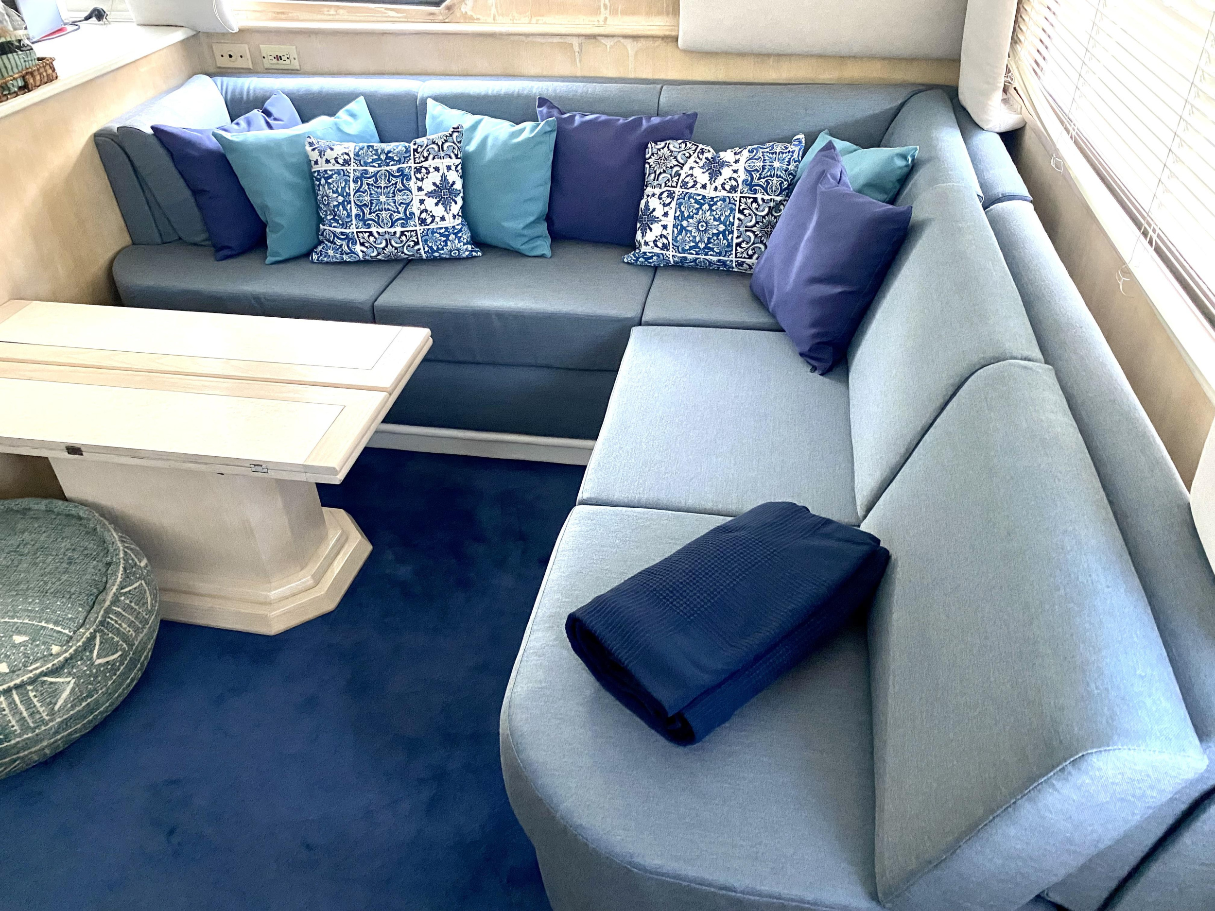 Hatteras 50 Convertible — photo 6