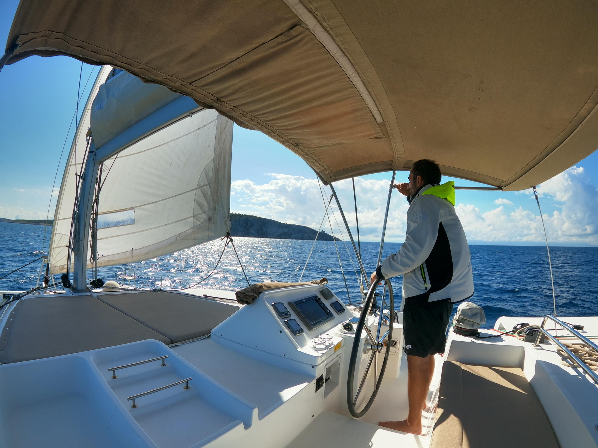 Lagoon 450 Flybridge — photo 11