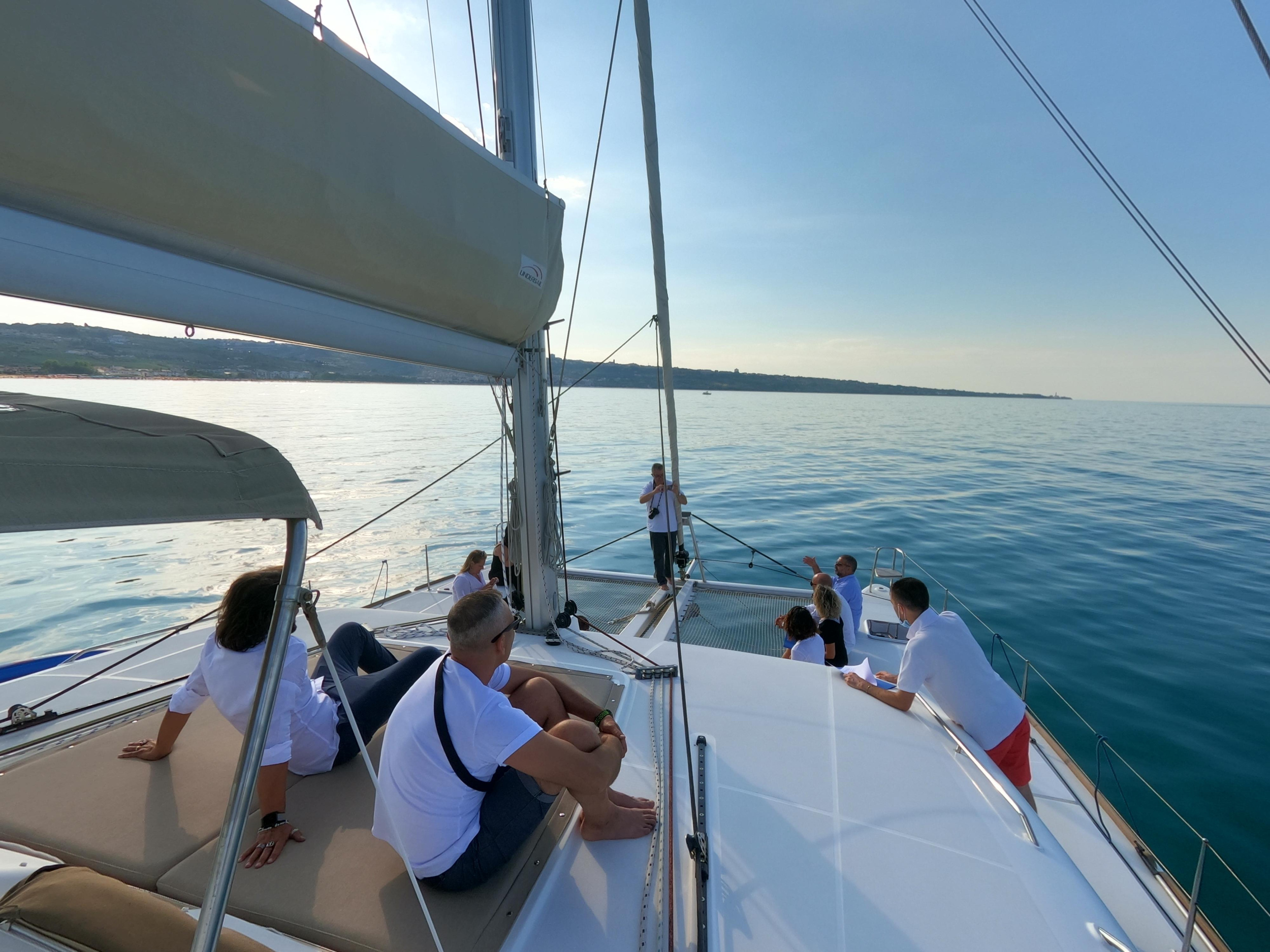 Lagoon 450 Flybridge — photo 13