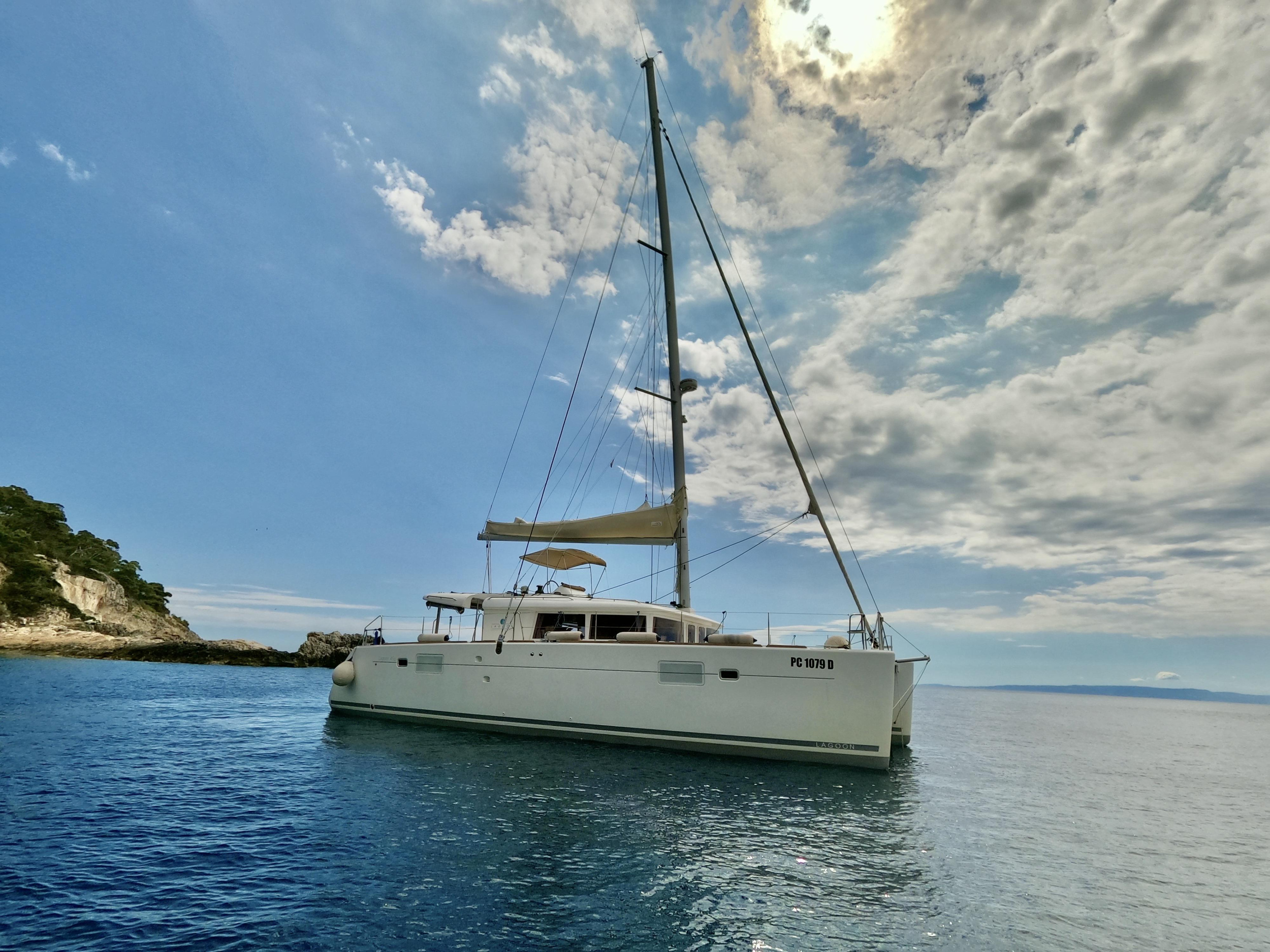 Lagoon 450 Flybridge — photo 33