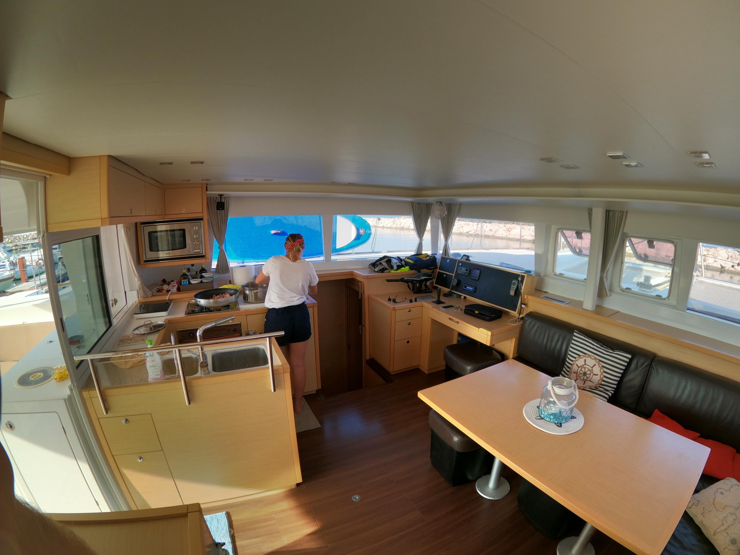 Lagoon 450 Flybridge — photo 26