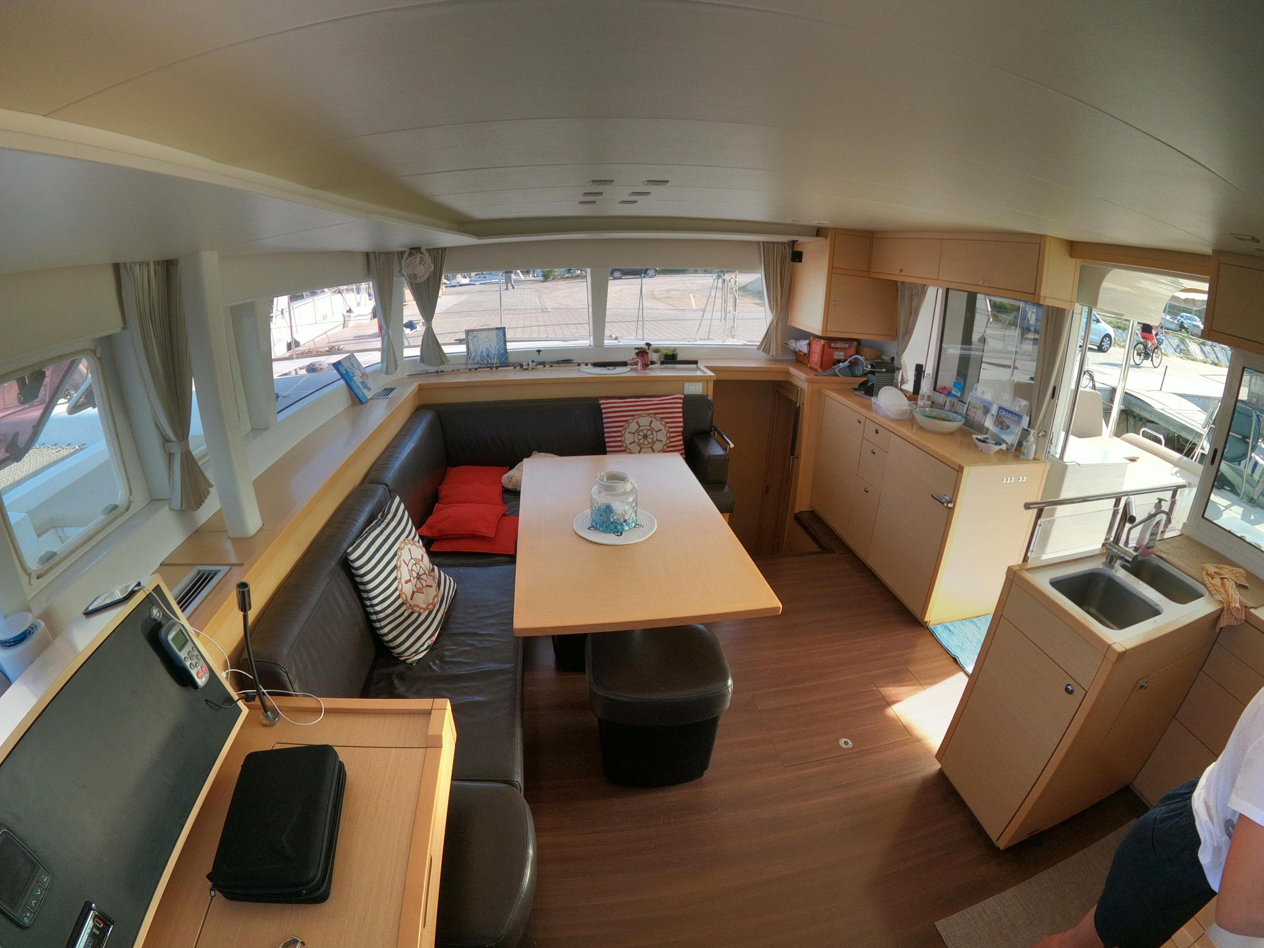 Lagoon 450 Flybridge — photo 35