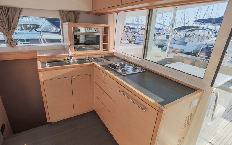 Lagoon 400 — photo 8