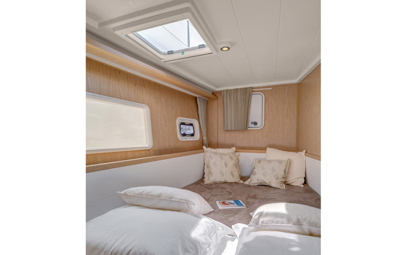 Lagoon 400 — photo 2