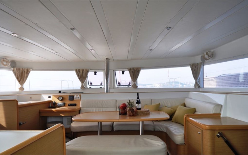 Lagoon 421 — photo 11