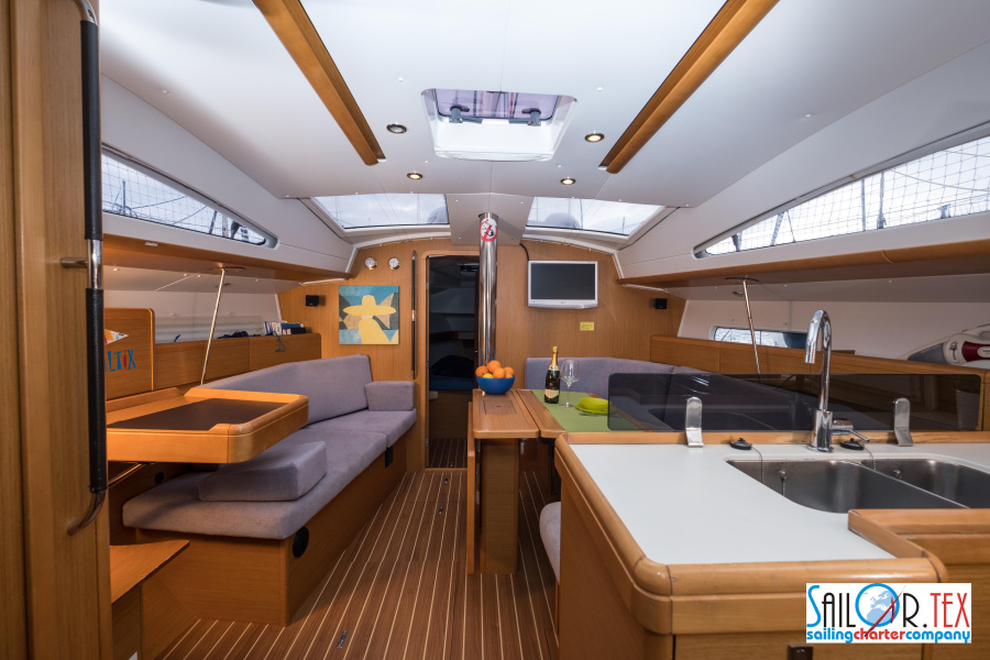 Sun Odyssey 42 DS — photo 1