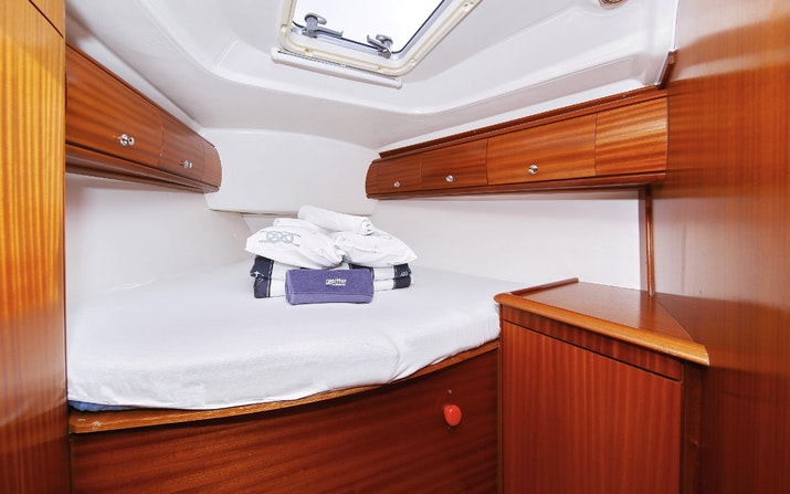 Bavaria 44 — photo 6