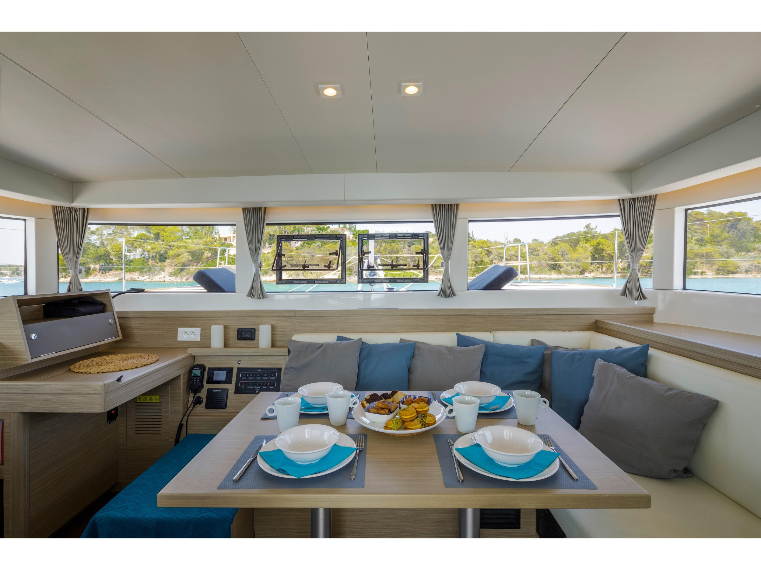 Lagoon 40 — photo 16
