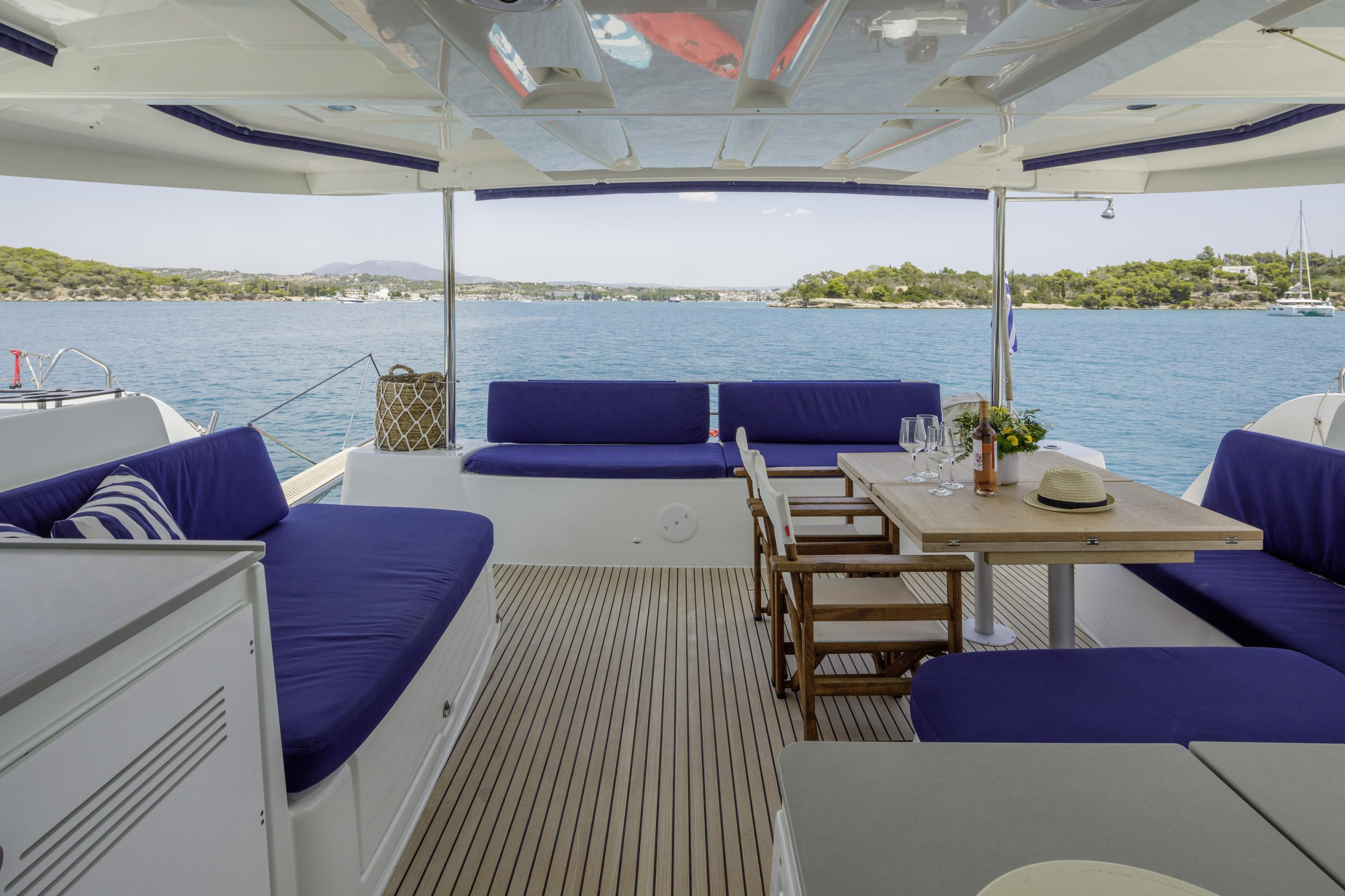 Lagoon 46 Owners Version — photo 2