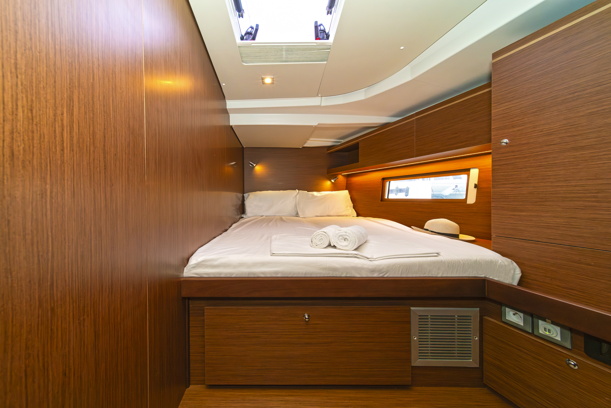 Oceanis 51.1 (5+1 cab) & GEN — photo 7