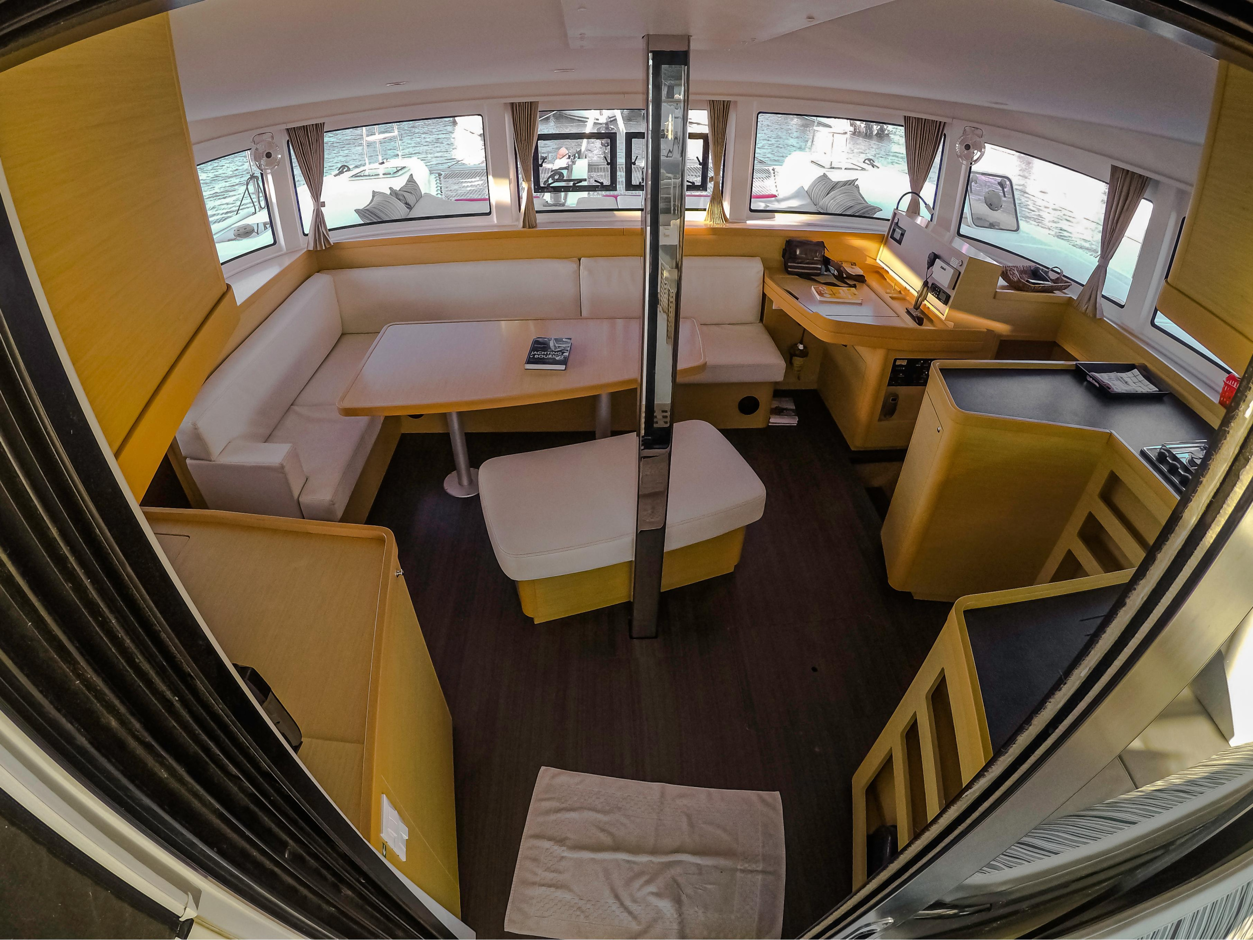 Lagoon 42 — photo 10