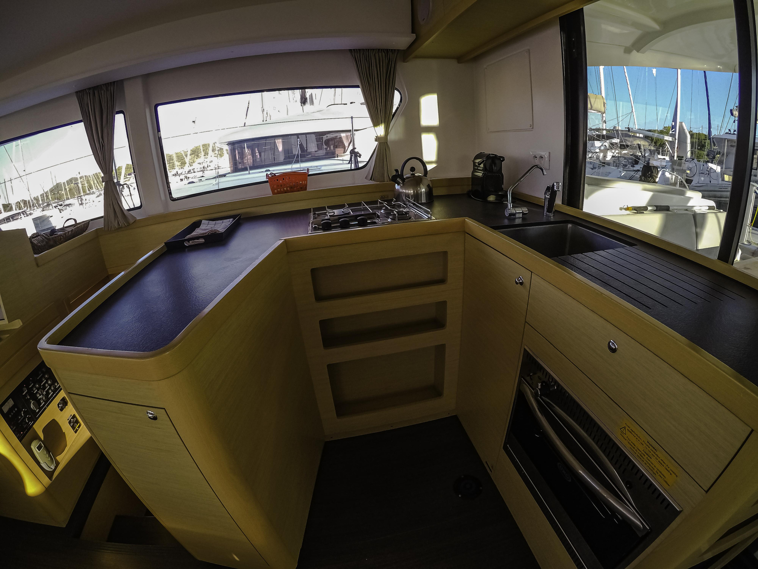Lagoon 42 — photo 9