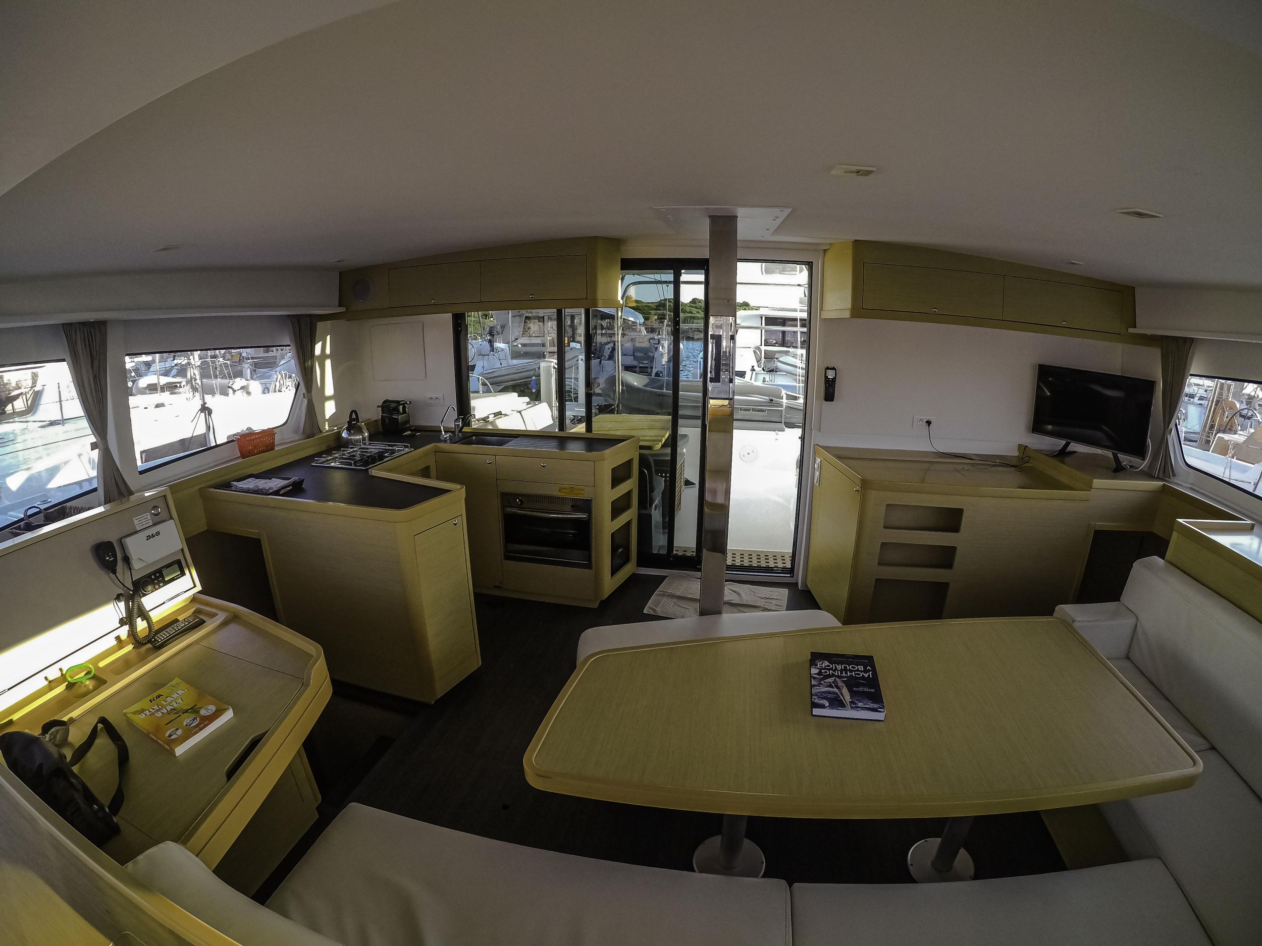 Lagoon 42 — photo 2